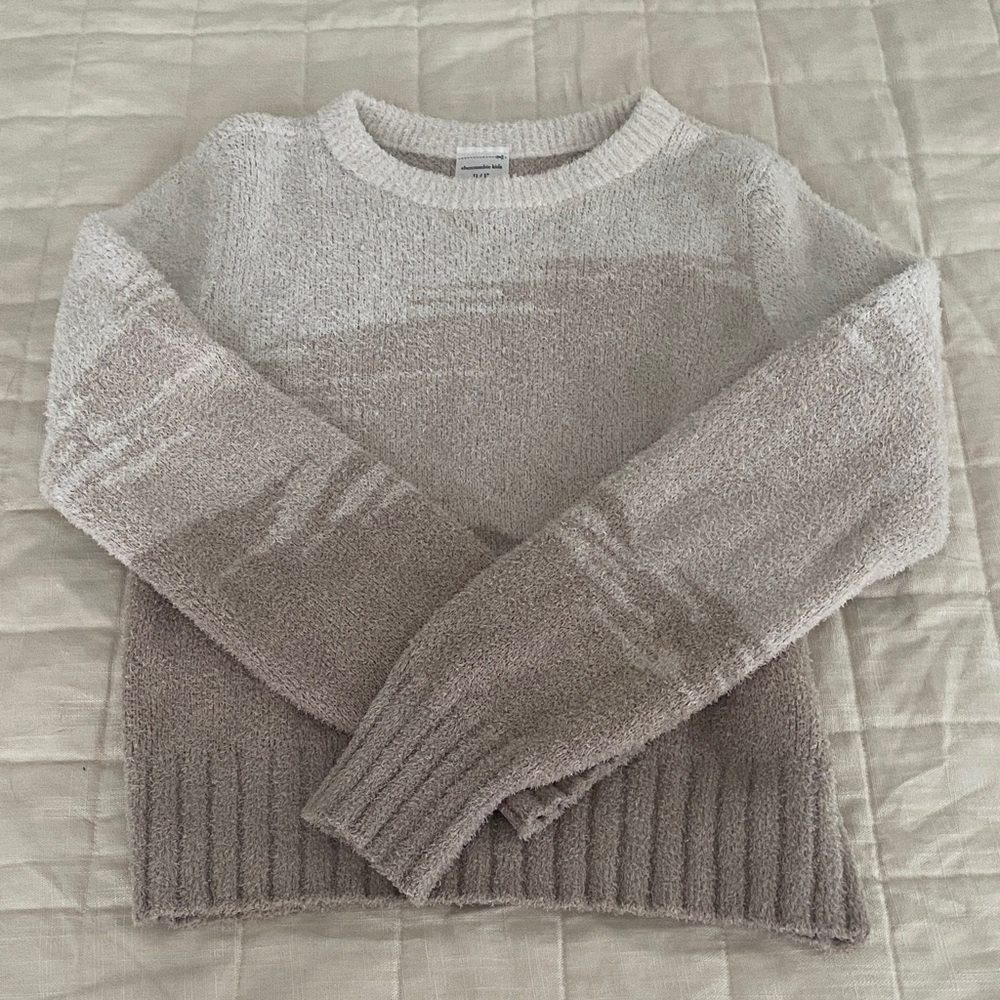 Cream and Tan Sweater Abercrombie Kids/Girls Size 11/12